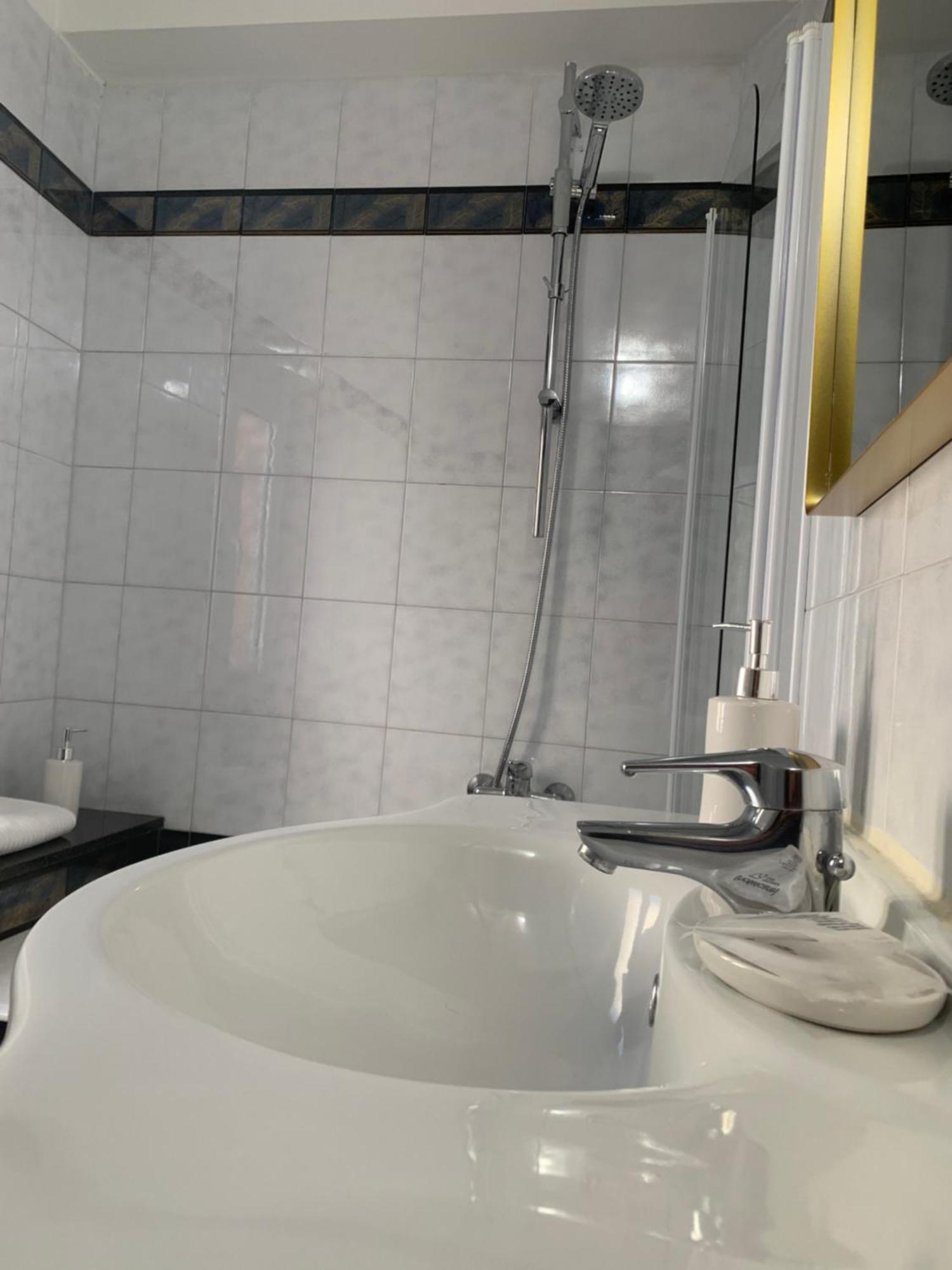 The First Colombo Brignole XX Settembre Apartment Генуа Екстериор снимка