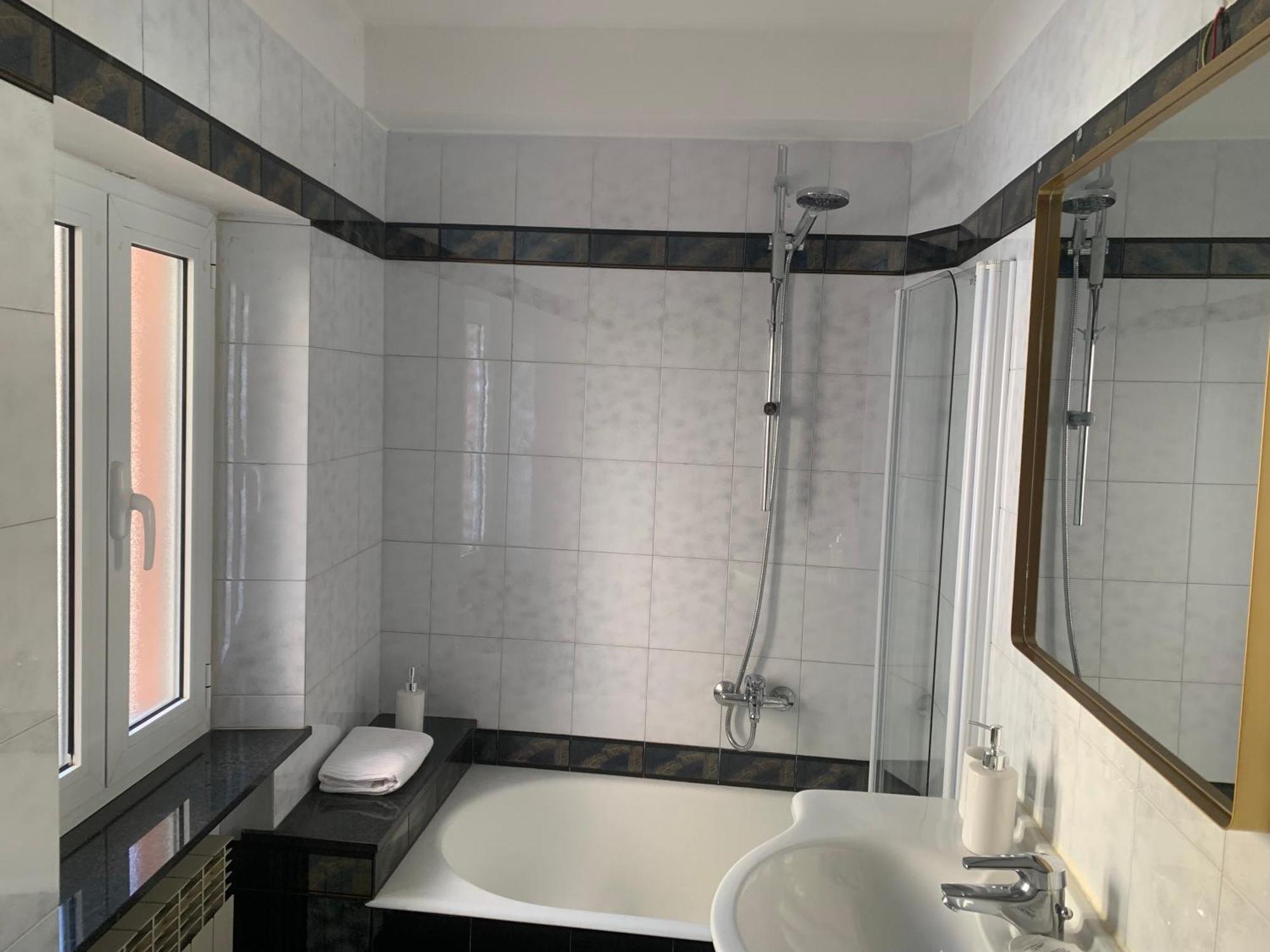 The First Colombo Brignole XX Settembre Apartment Генуа Екстериор снимка